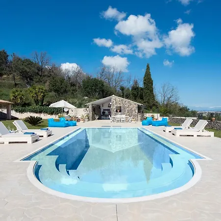 Corfu Chris Virós